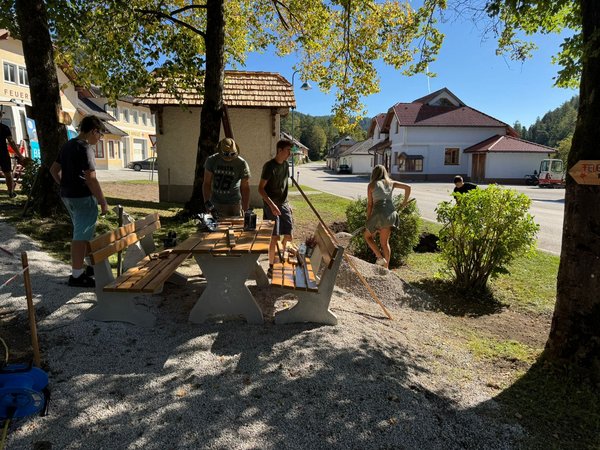 Hoher Besuch und a Heiliger im Park